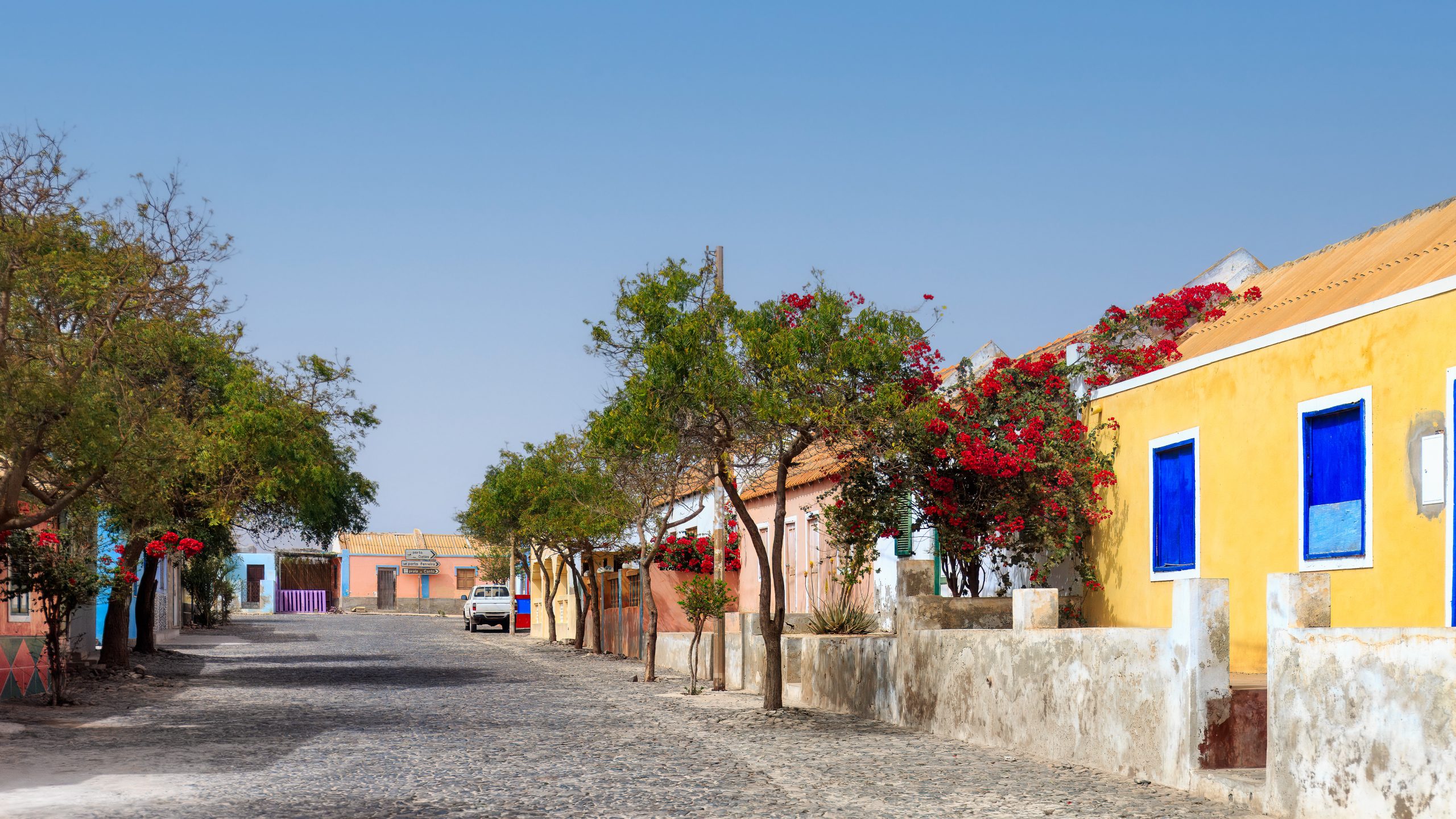 Sal Rei rainbow facades, Boa Vista